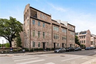 Building Photo - 1305 Town Creek Dr
