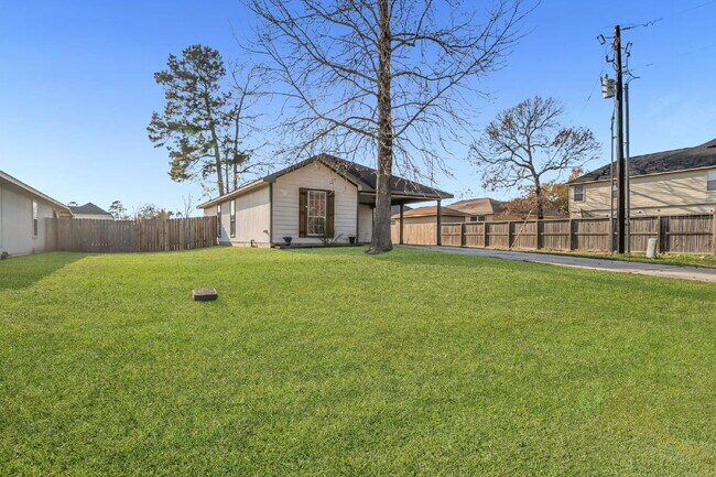 Foto del edificio - Charming single story 3-bedroom, 2-bath home nestled in a quiet, well-established neighborhood in...