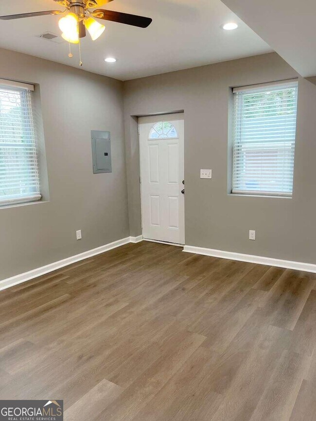 Foto del edificio - 2893 White Oak Dr