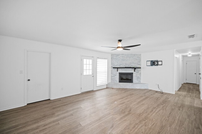 Building Photo - 9850 Sky Vista Dr
