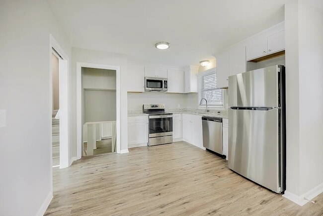 Foto del edificio - 721 Winthorne Dr