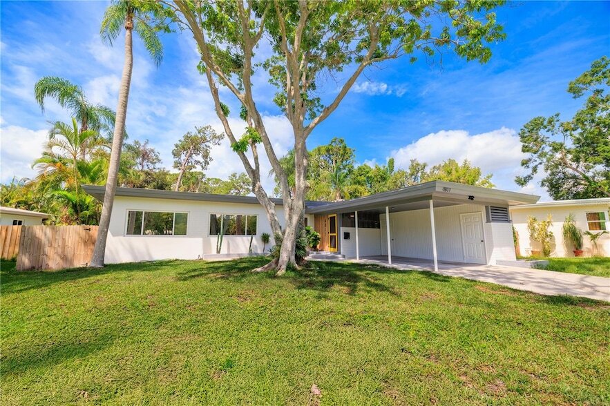 Foto principal - 4811 Juanita Way S