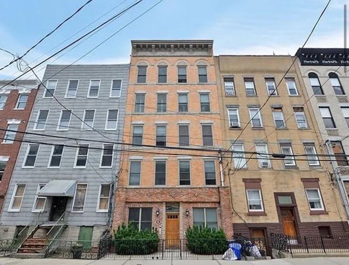 Foto principal - 412 Monroe St