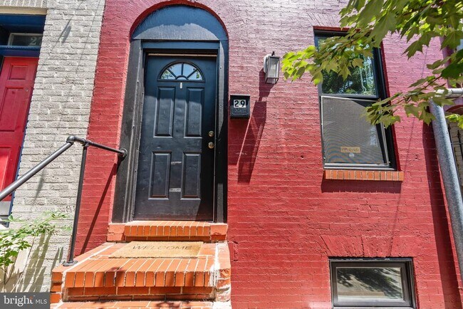 Building Photo - 29 S Ann St