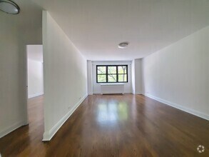 Building Photo - 145 E 16th St