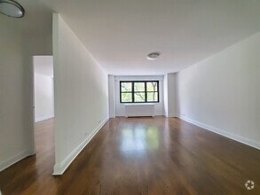Building Photo - 145 E 16th St