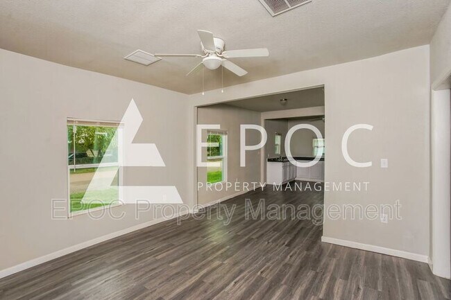 Foto del edificio - 2402 Summer Ave