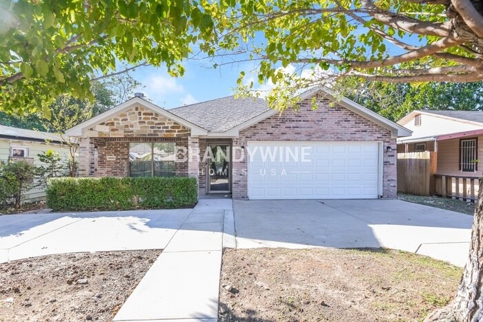 Foto principal - 5933 Houghton Ave