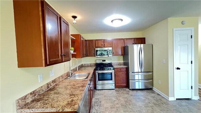 Building Photo - 705 Blue Heron Dr