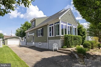 Building Photo - 129 5th Ave
