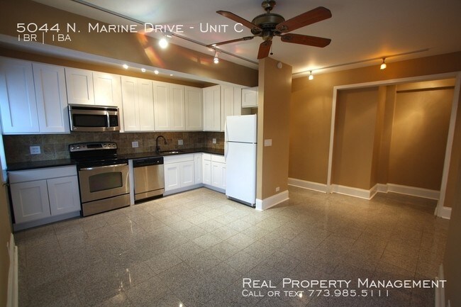 Foto del edificio - 5044 N Marine Dr