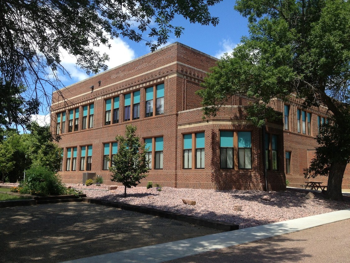 514 Washington Ave N, Madison, SD 57042 Apartments in Madison, SD