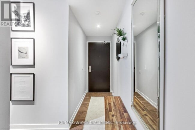 Photo du bâtiment - 650-650 King St W