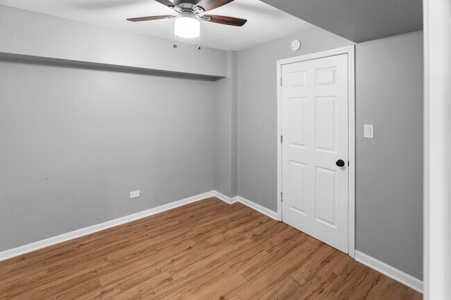 Foto del edificio - 3336 W Potomac Ave