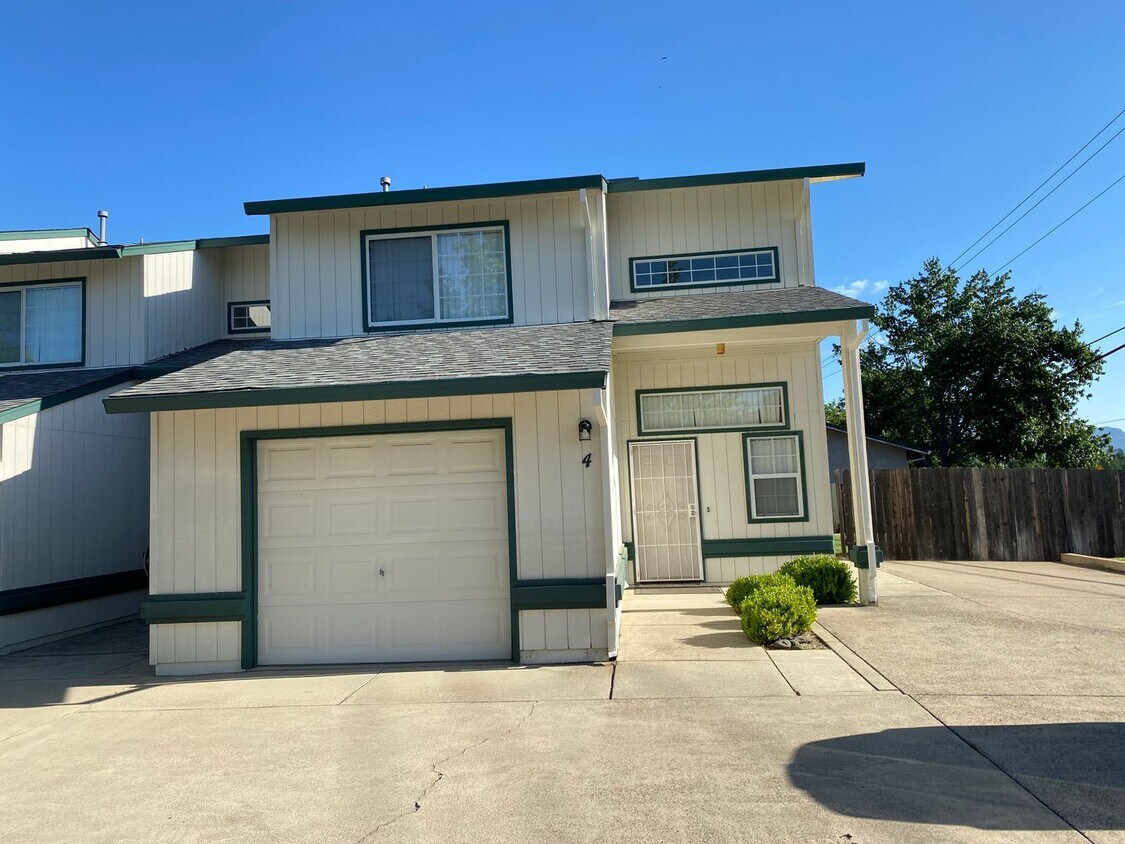 863 Cally Ct, Redding, CA 96003 Townhome Rentals in Redding CA