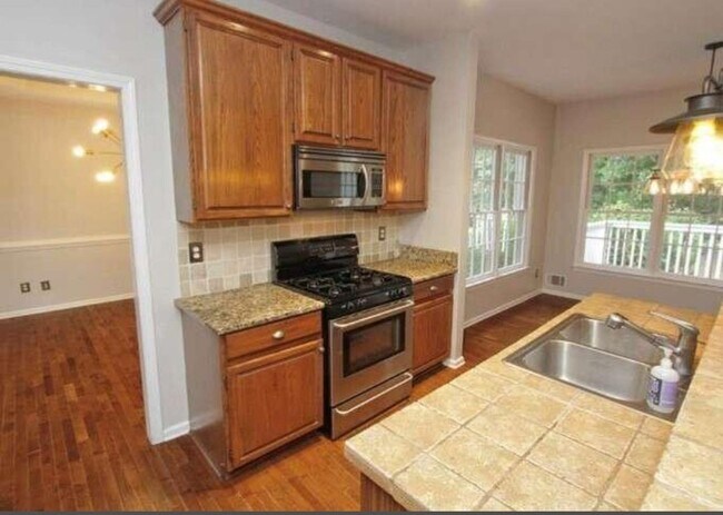 Foto del edificio - Spacious 4BR House in Dunwoody. Close to 2...