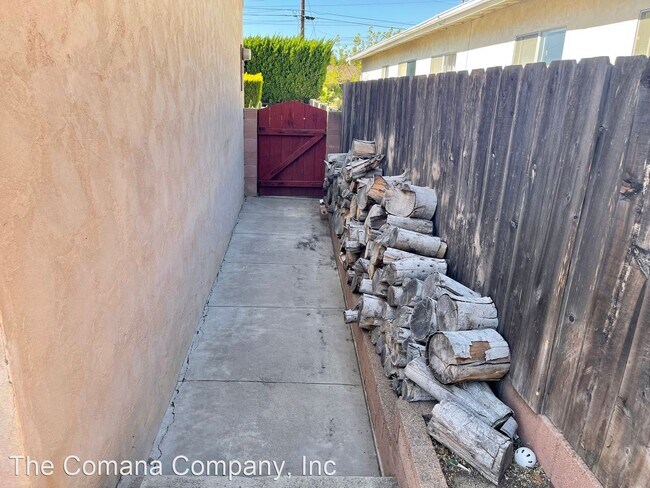 Building Photo - 4 br, 2 bath House - 8025 Michelle Drive