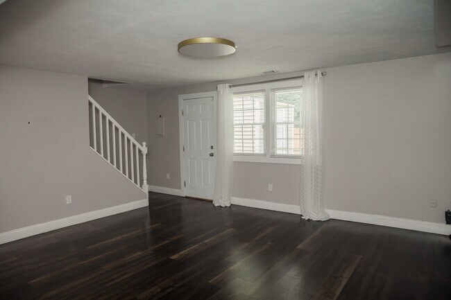 Building Photo - 8158 Clovertree Ct