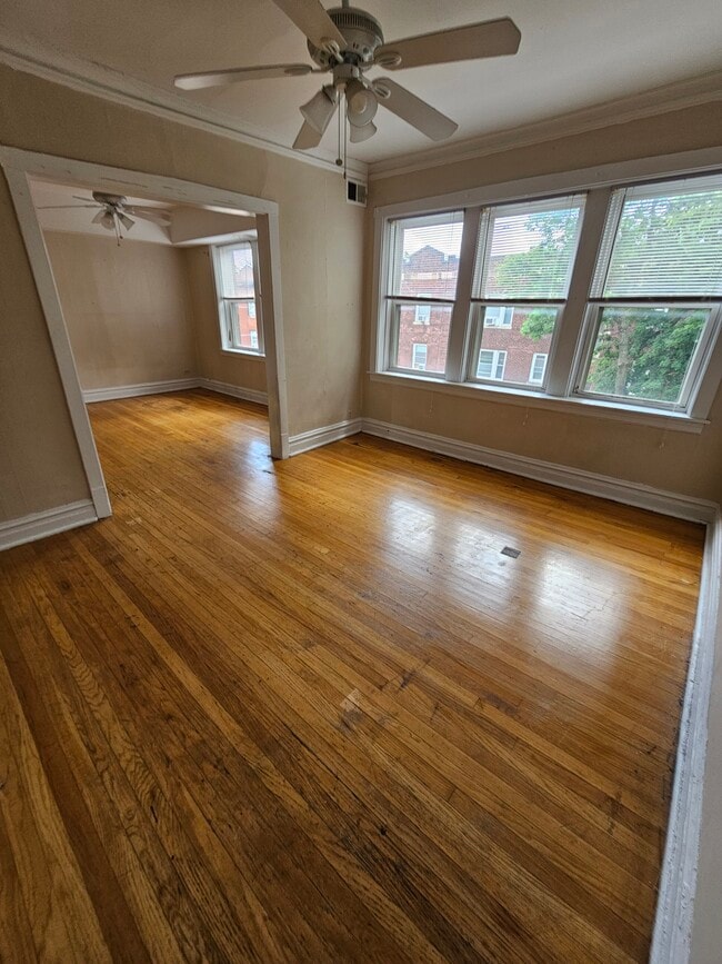Building Photo - 3054 W Berteau Ave