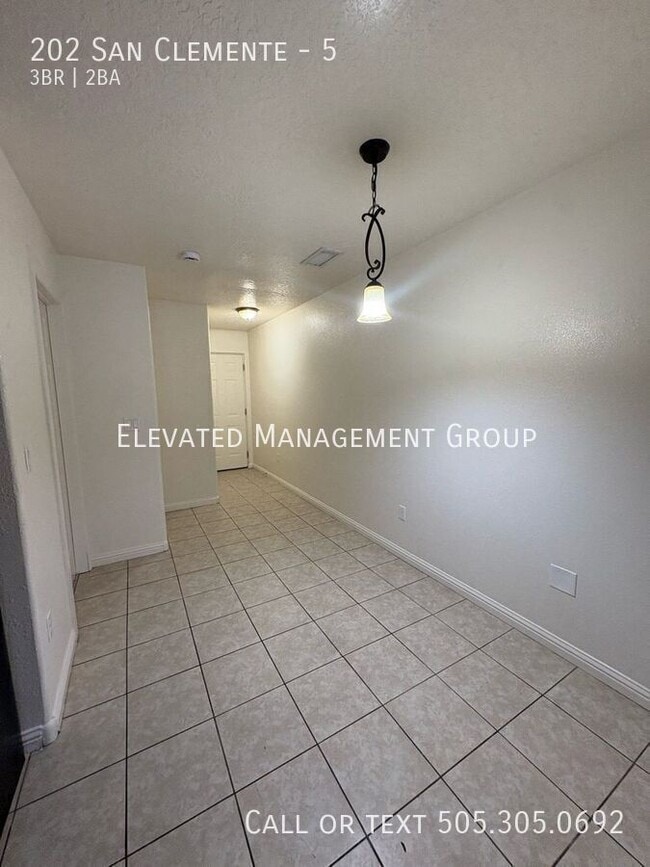 Building Photo - 202 San Clemente Ave NW