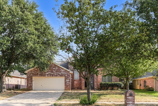 Building Photo - 1630 Redwood Dr