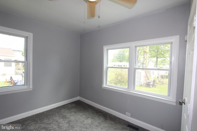 Building Photo - 942 Willow Dr