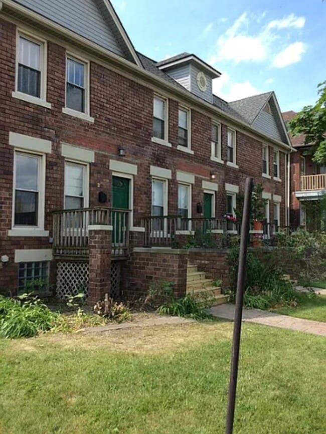 Building Photo - 272 Hendrie St