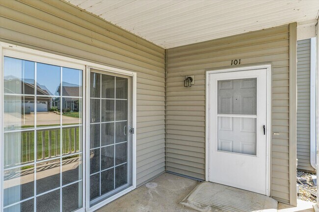 Building Photo - 2 BED / 2 BATH CONDO IN STONE CREEK IN URBANA