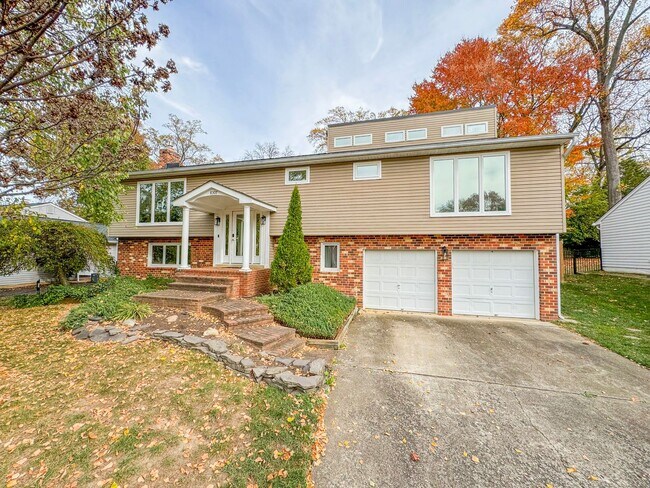 Photo - Fantastic 5 Bed 5 Bath Home With Swimming ...