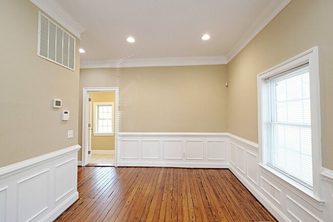 Foto del edificio - Charming Move-in Ready Downtown Home With Updates