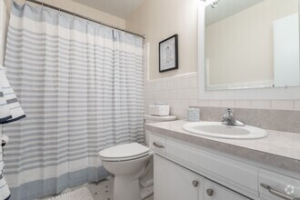 2BR, 1.5 BA 1,024sqft - Meadowbrook Apartments