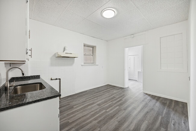 Building Photo - 2702 S Spaulding Ave