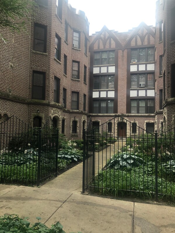 Photo - 1726 W Thome Ave (Chicago, IL)