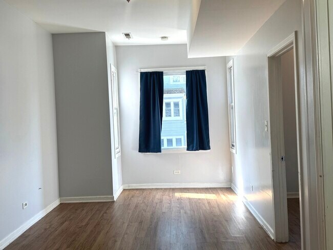 Foto del edificio - 1711 N Kimball Ave