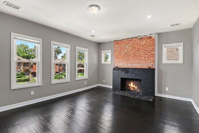 Foto del edificio - 2731 Elmhurst St