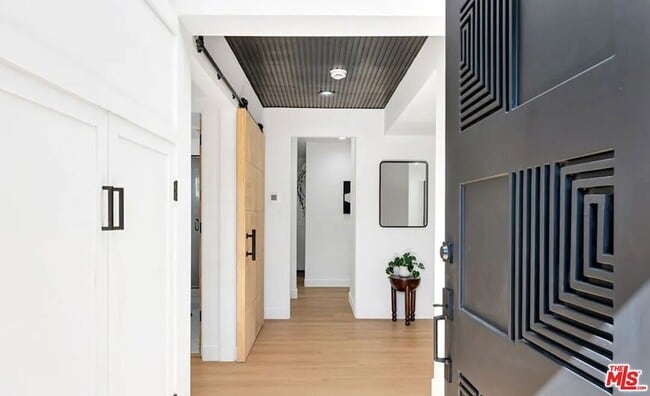 Photo - 418 N Bowling Green Way House