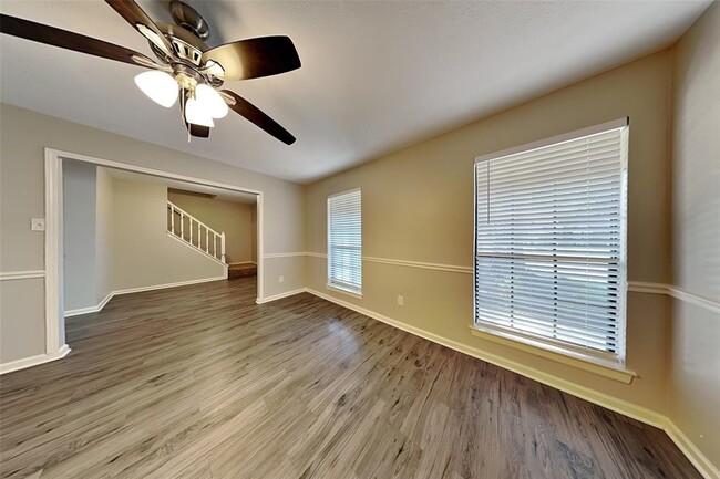 Building Photo - 2615 Silver Falls Dr