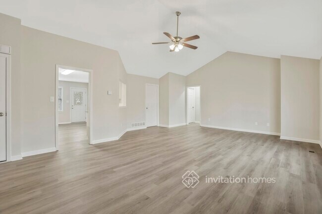 Building Photo - 126 Legacy Park Ln