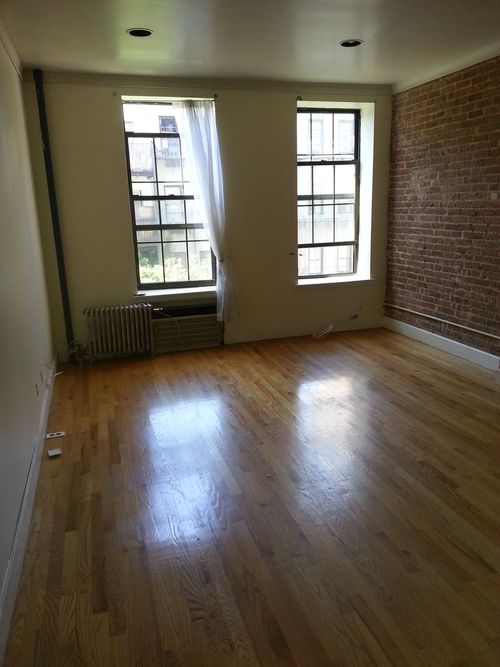 Building Photo - 422 E 83rd St
