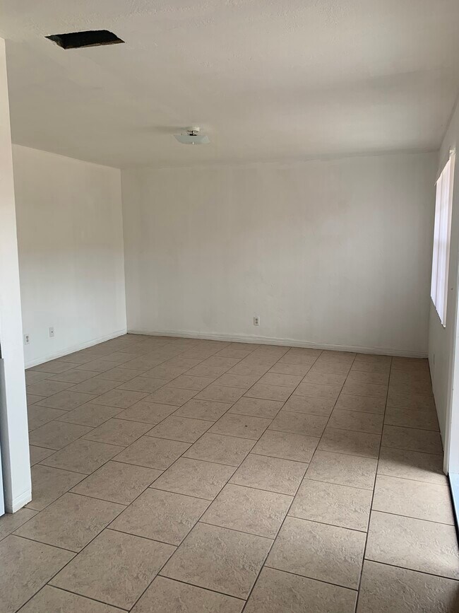Foto del edificio - 426 93rd Ave N