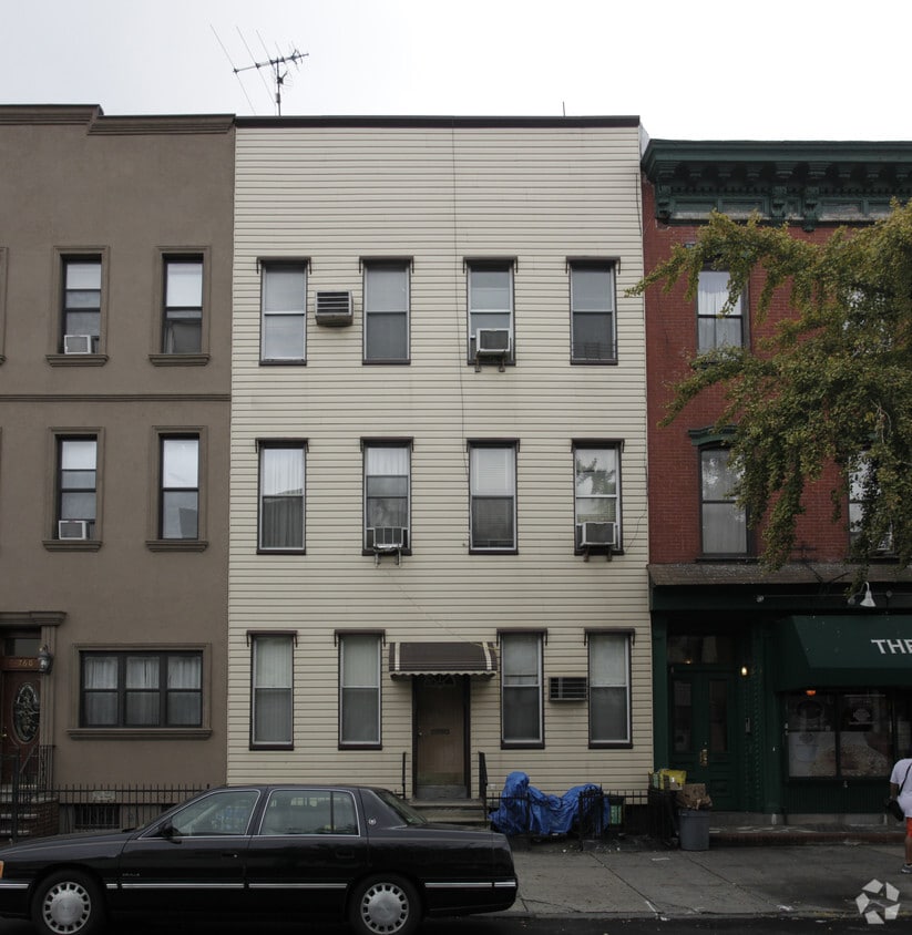 Exterior - 758 Metropolitan Ave