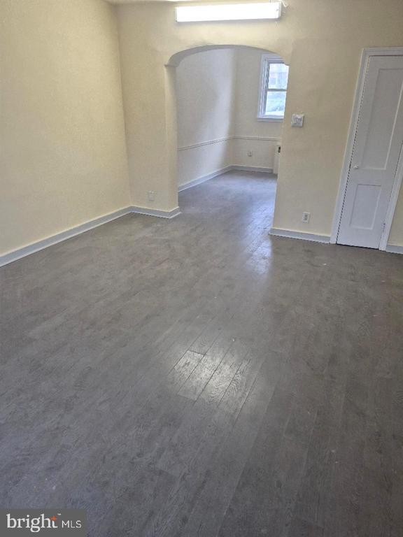 Building Photo - 5345 W Columbia Ave