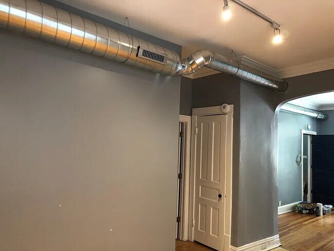 DR to BR1 - 841 W Roscoe St