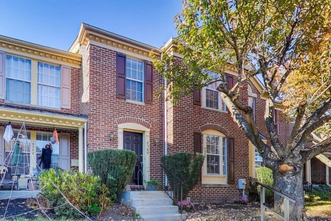 Building Photo - Ellicott City townhome for you!