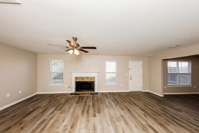 Foto del edificio - 3022 Summer Breeze Dr