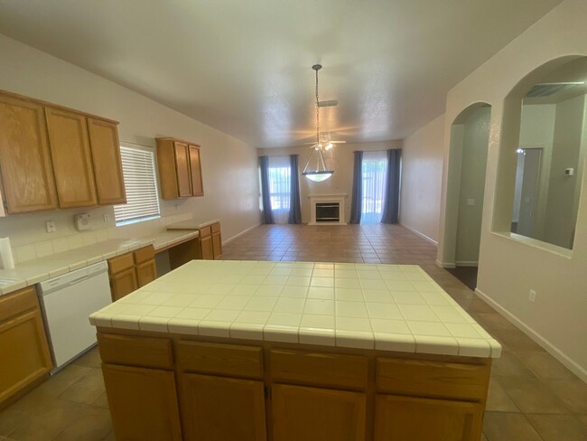 Building Photo - Charming 3 bed/3 full bath with Loft in St...