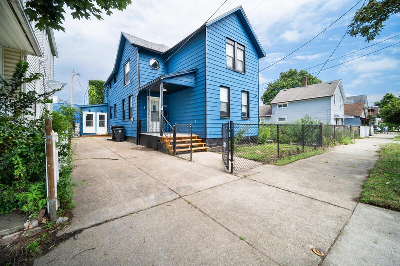 1365 E 43rd St Cleveland, OH 44103 – photo 2