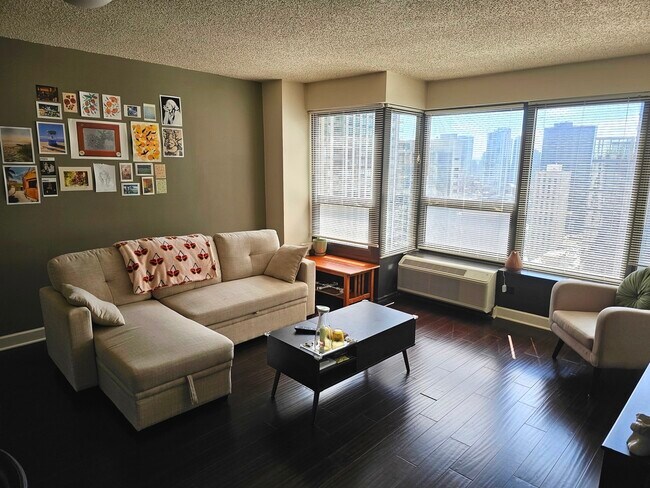 Foto del edificio - 30 E Huron St