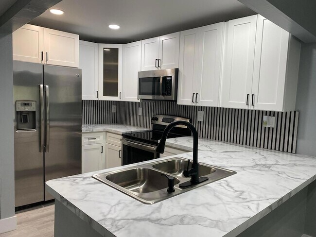 Foto del edificio - 207 NW 32nd Ct