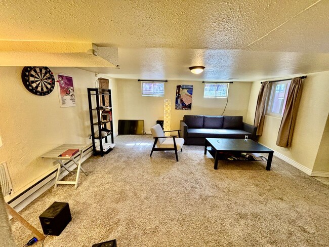 Building Photo - Cozy 2-Bed Downstairs Duplex, Close to CSU...
